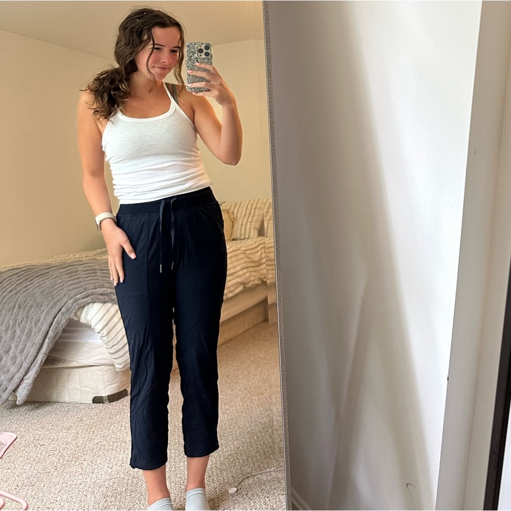 Lululemon Cropped Joggers